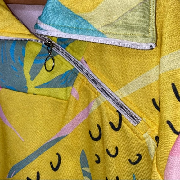 Acegolfs Women's 3X Colorful Abstract Pullover With Collar And Asymmetrical Zip - Picture 3 of 6